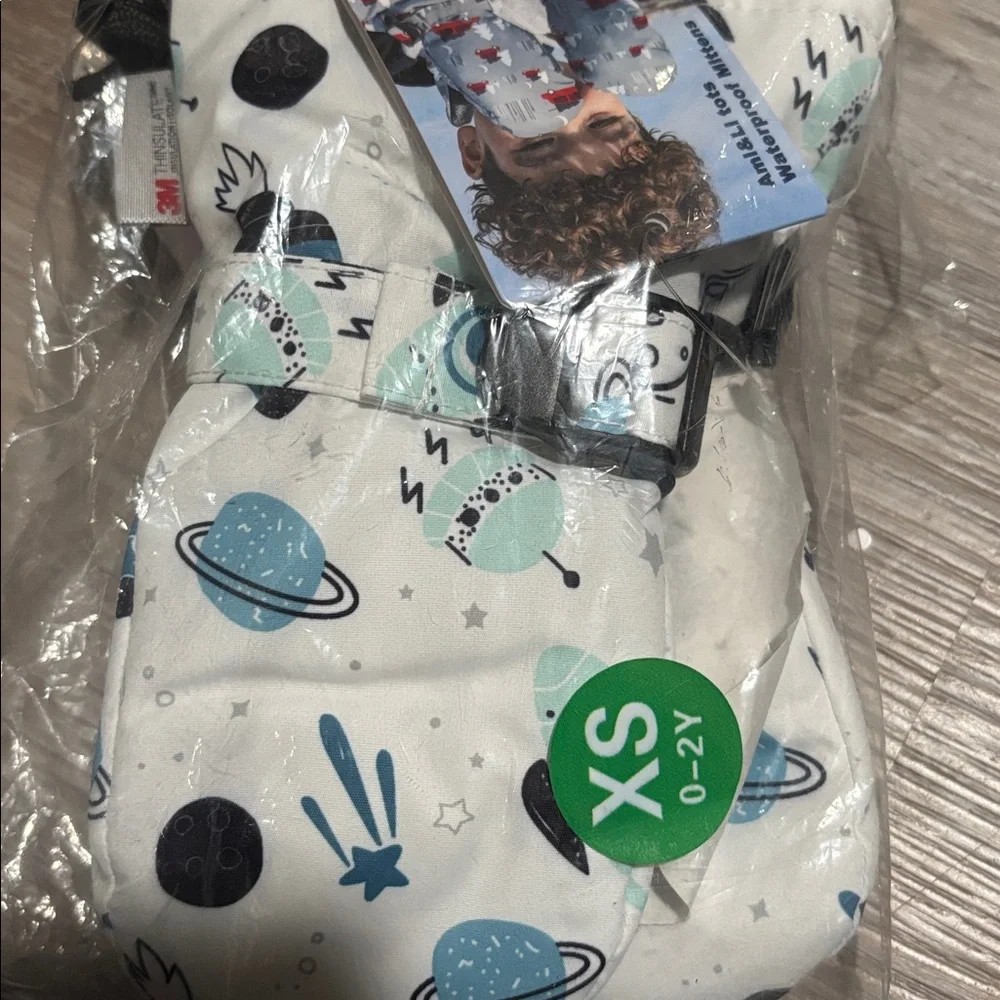 NWT Snow waterproof mittens